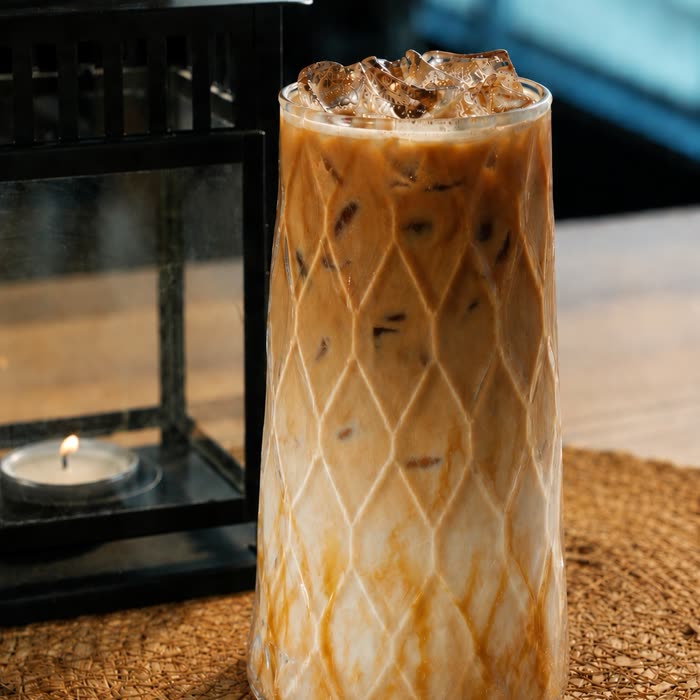 Vanilya Iced Latte